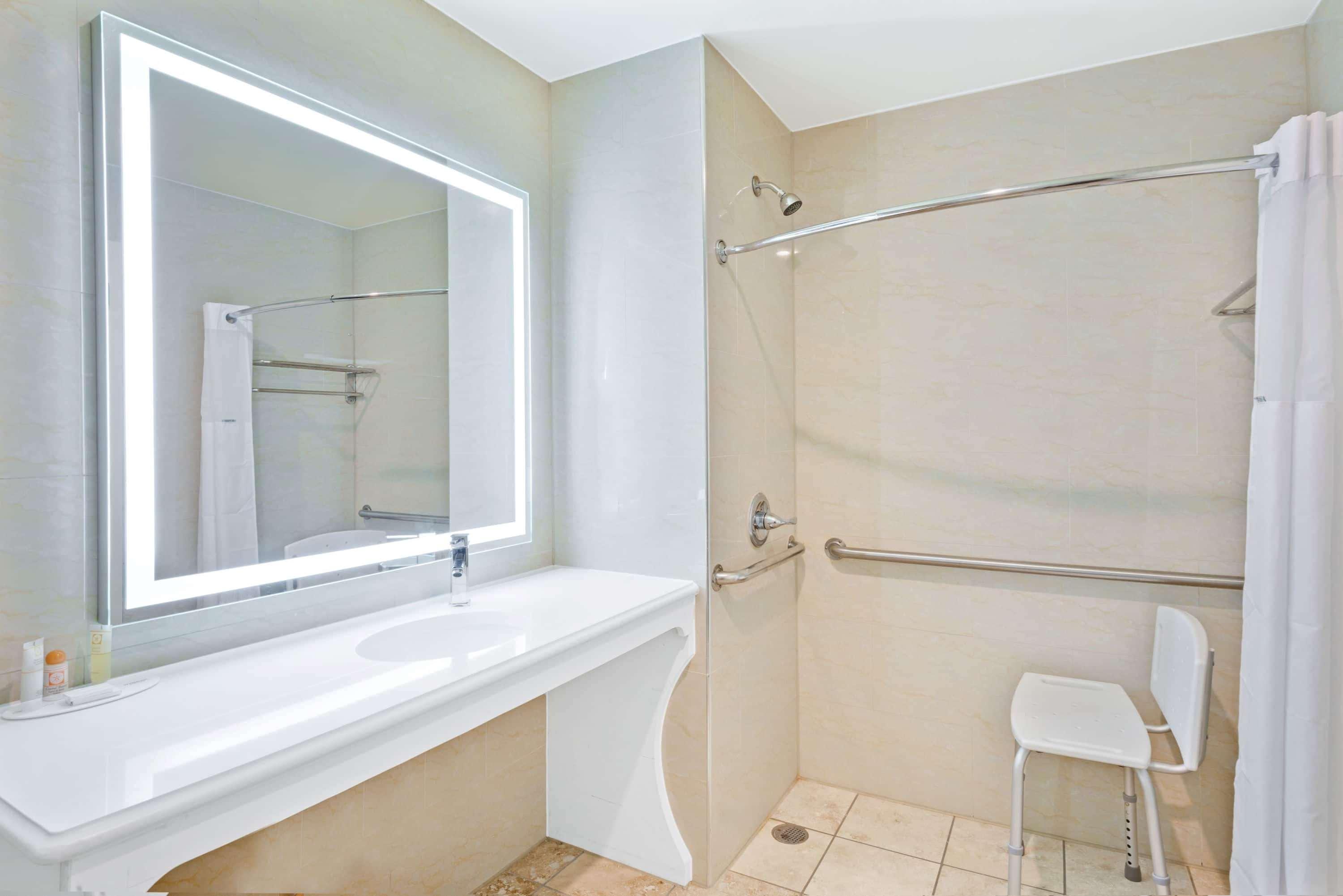 Howard Johnson By Wyndham Long Island City Nova Iorque Exterior foto