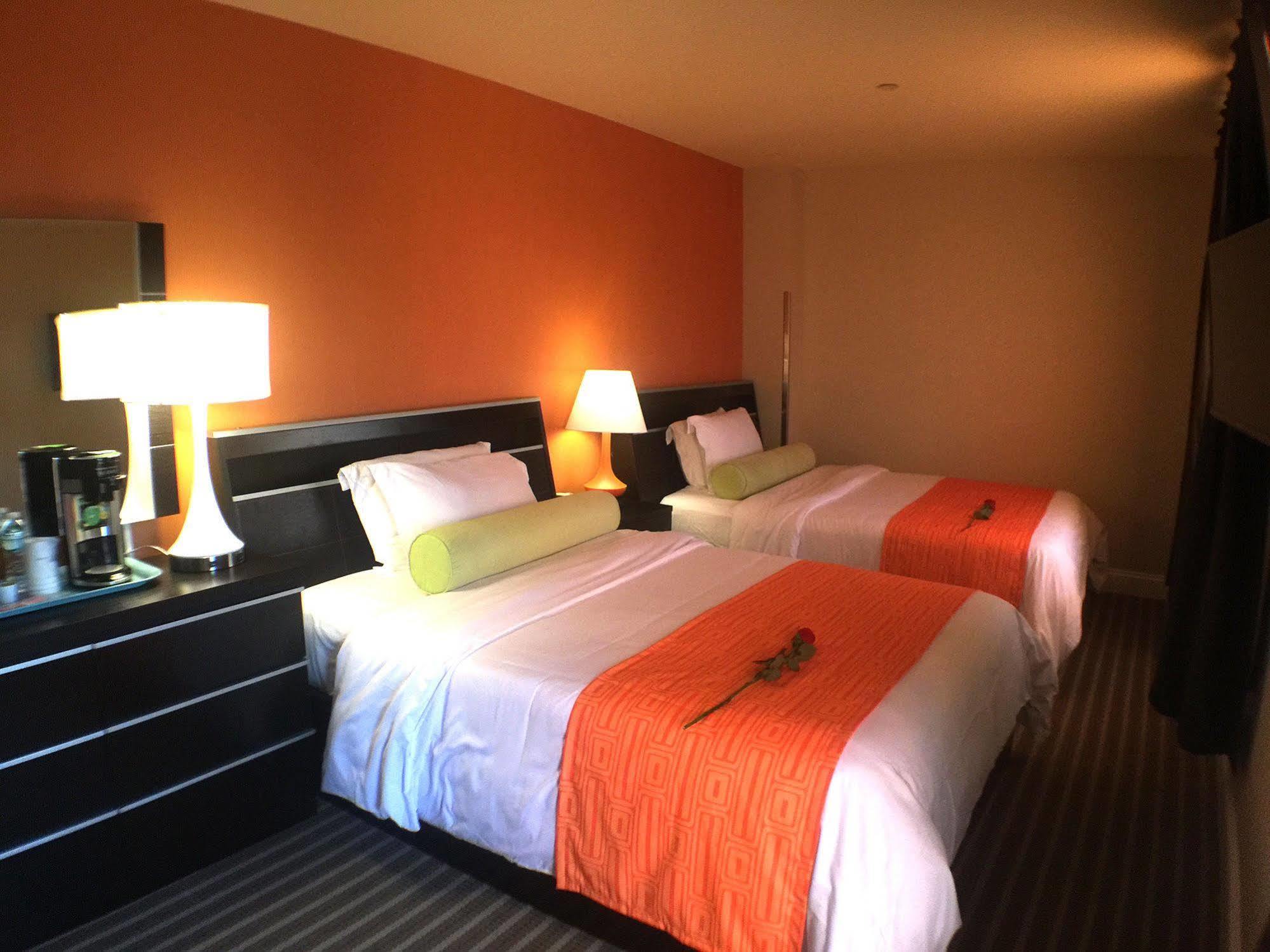 Howard Johnson By Wyndham Long Island City Nova Iorque Exterior foto