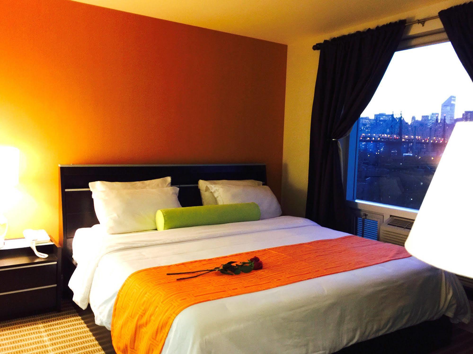 Howard Johnson By Wyndham Long Island City Nova Iorque Exterior foto