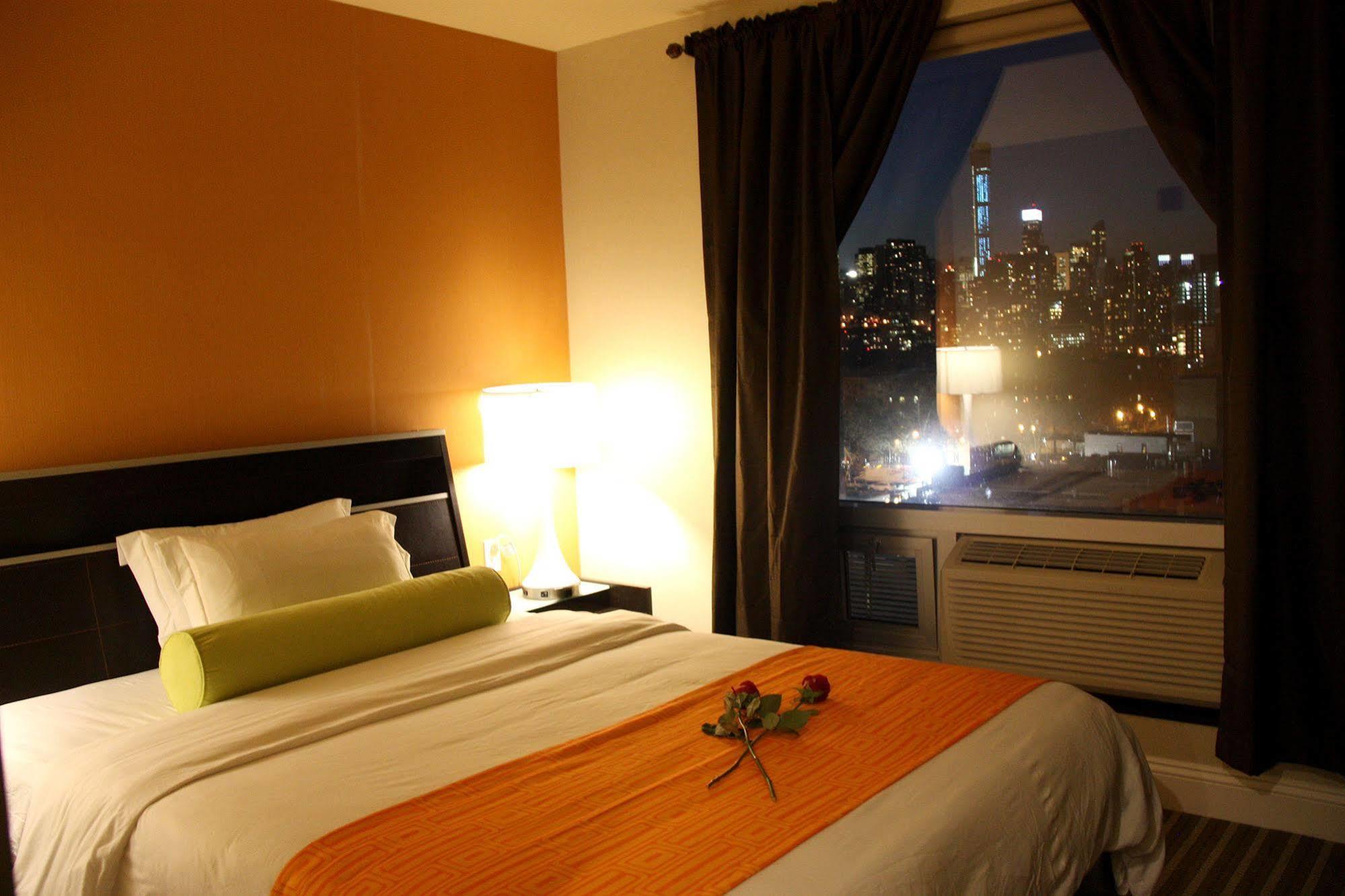 Howard Johnson By Wyndham Long Island City Nova Iorque Exterior foto