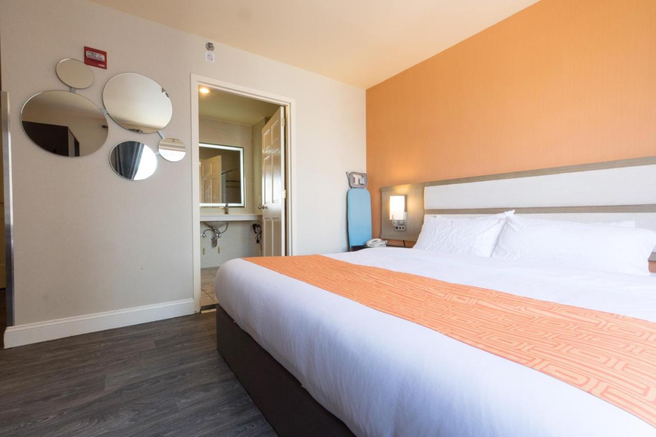 Howard Johnson By Wyndham Long Island City Nova Iorque Exterior foto